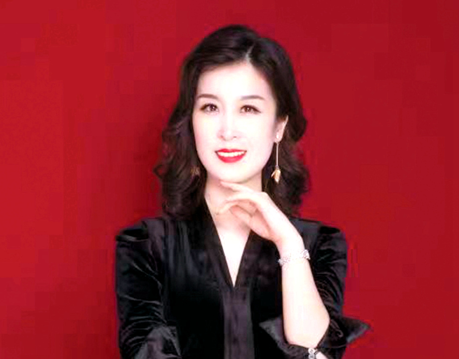 画笔和讲台:做启发式的教育者——记ac米兰官方中文网站首届杰出教学奖获得者、马克思主义学院副教授杨洋